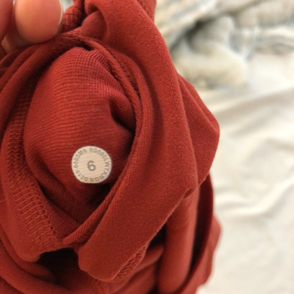 Lululemon size 6 align shorts 4” cayenne - Picture 5 of 5